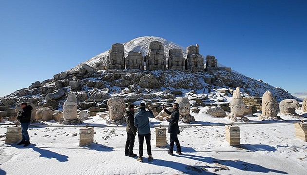 Nemrut Dağı'na ziyaretçi akını