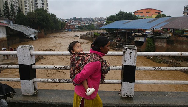 Nepal'de 100 kişi hayatını kaybetti