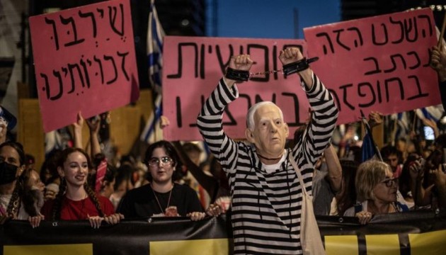 Netanyahu'ya ABD seyahati öncesinde havalimanında protesto