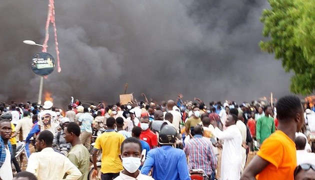 Darbe girişimi iddiası: 42 gözaltı