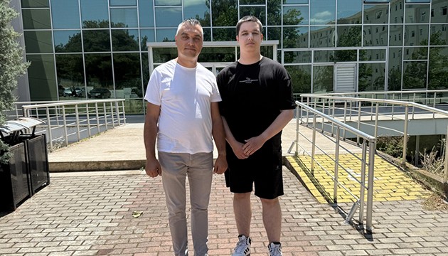 Baba ile oğul birlikte sınava girdi