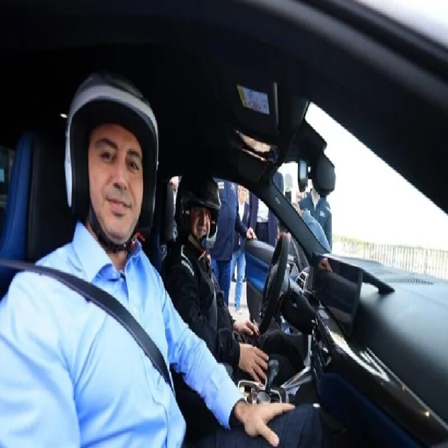 Bakan Bak, Formula 1 öncesi test sürüşü yaptı