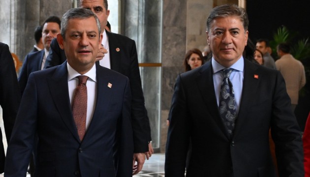 Mahkemeden Özgür Özel ve Murat Emir'e tazminat cezası