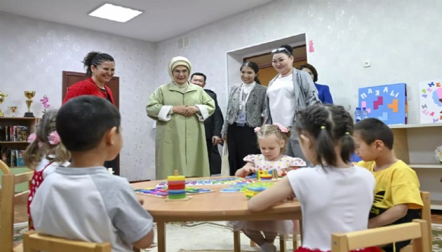 Emine Erdoğan'dan yetimhaneye ziyaret