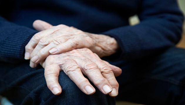 Uzmanlar uyarıyor: Parkinson genç yaşta da görülebilir