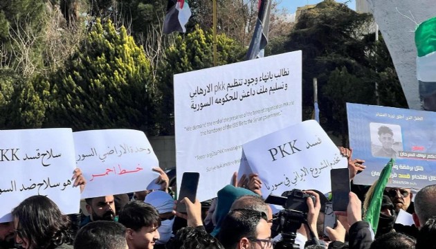 Şam'da terör örgütü PKK/YPG'ye karşı protesto gösterisi düzenlendi