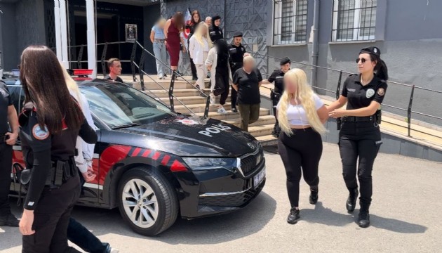 Masaj salonlarına fuhuş baskını!