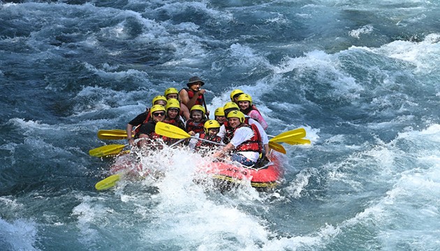 Rafting sezonu hızlı başladı