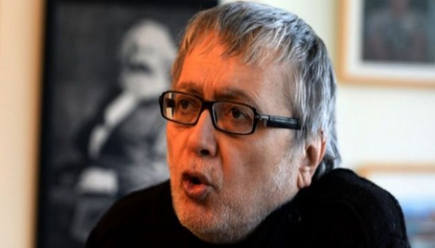 Duayen gazeteci Hikmet Çetinkaya yaşamını yitirdi