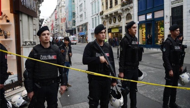 Paris'teki saldırıya İstanbul'da protesto