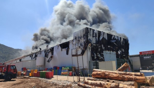 Burdur'da oyuncak fabrikasında yangın