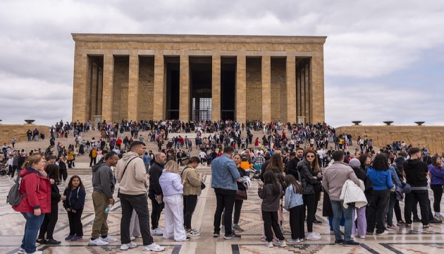 Bayramda Anıtkabir'e ziyaretçi akını