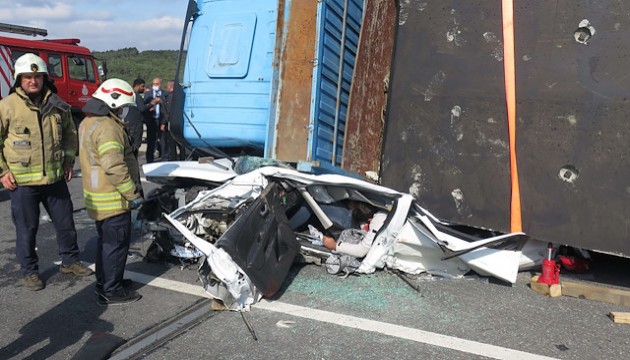 Kuzey Marmara Otoyolu'nda tır kazası: 2 yaralı