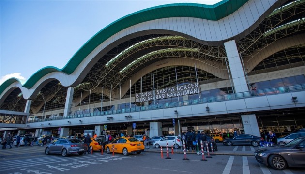 Sabiha Gökçen Havalimanı'nda olumsuz hava koşulları sebebiyle uçuşlar iptal edildi