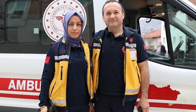 Karı koca aynı ambulansta hayat kurtarıyor