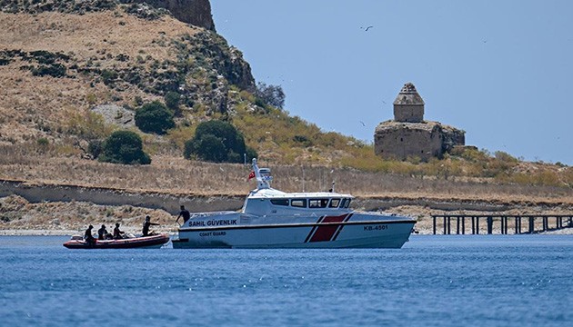 Sahil güvenlik yüzlerce kişiyi kurtardı