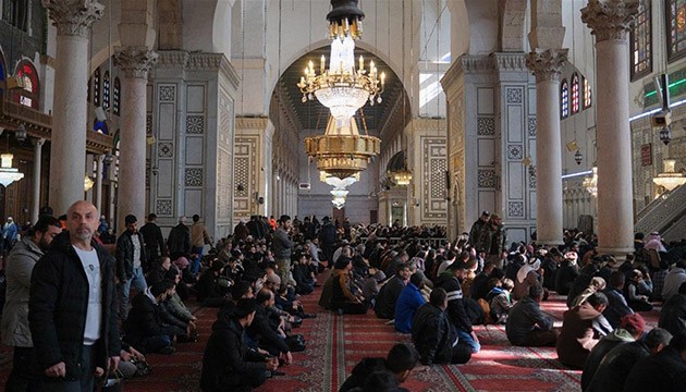 Emevi Camisi'nde cuma namazı kılındı