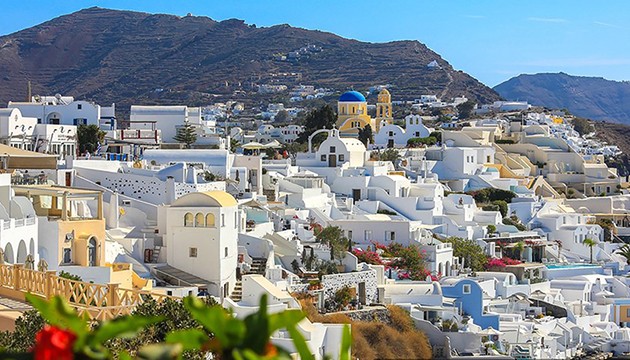 Santorini Adası'nda panik: Terk ediyorlar