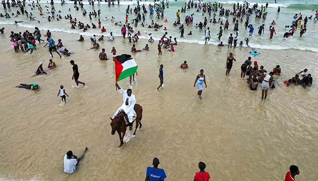 Senegal'de Filistin için atlı gösteri