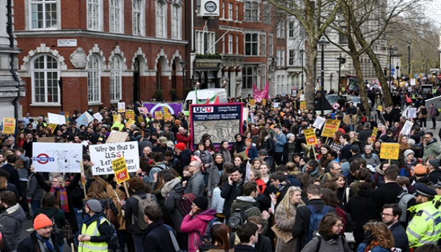 İngiltere'de grev, ulaşımı felç etti