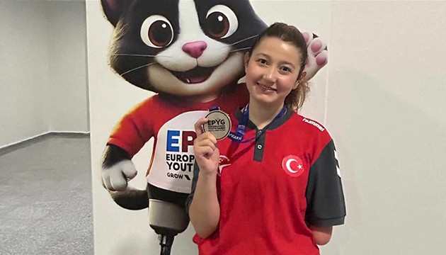 Millli sporcudan gümüş madalya