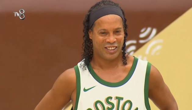 Survivor'a gelen Ronaldinho, Nagihan'ı uyardı!