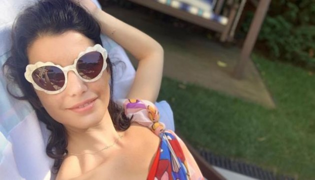 Beren Saat tatil sezonunu açtı