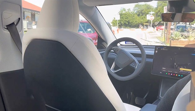 Sürücüsüz taksi hizmeti başladı