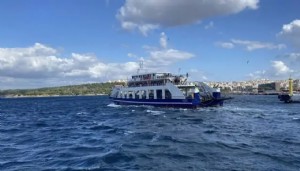Feribot seferlerine fırtına engeli