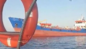 Tankerin çarptığı tekne battı