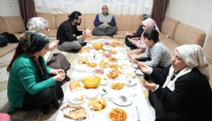 İlk iftar Şemdinli'de yapıldı