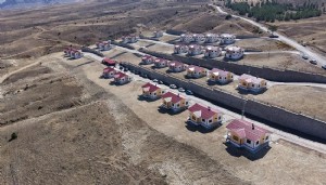 Erzincan'da afet konutları sahiplerine teslim edildi