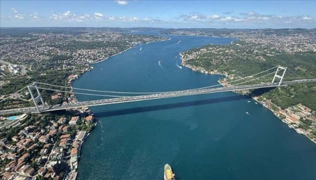 İstanbul Boğazı'nda gemi trafiği askıya alındı