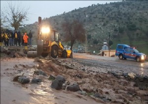 Kilis'te sağanak taşkına neden oldu