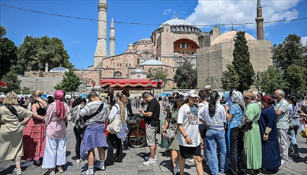 İstanbul'u 9 ayda 13 milyon yabancı ziyaret etti