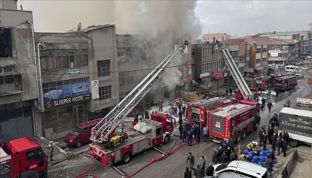 Ankara'da mobilya imalathanesinde yangın!