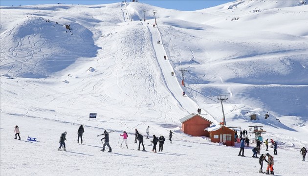 Kayak merkezlerinde kar kalınlığı en yüksek Hakkari'de!