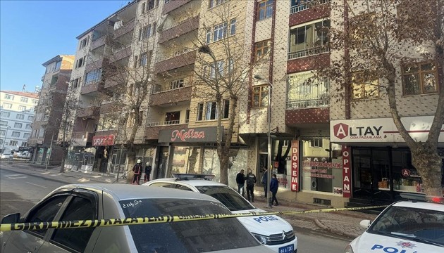 Malatya'daki deprem sonrası binada yıkılma tehlikesi!