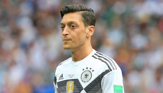 Mesut Özil milli formaya dönüyor