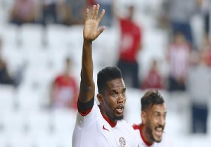 Eto'o Antalyaspor'dan ayrıldı