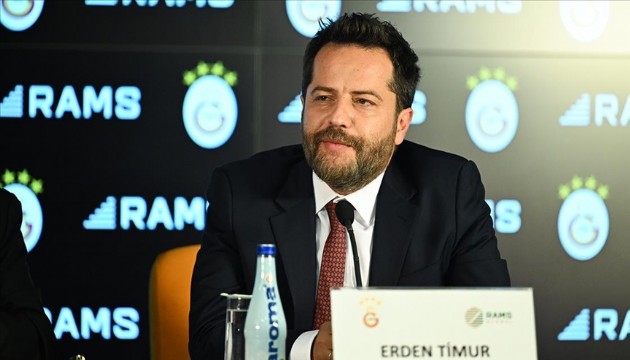 Erden Timur Galatasaray'dan ayrıldı