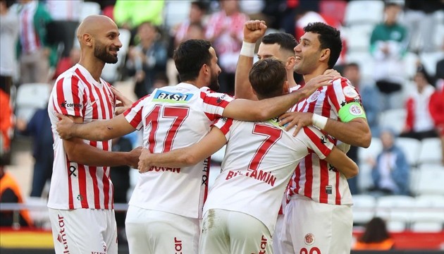 Antalyaspor, Fatih Karagümrük'ü mağlup etti