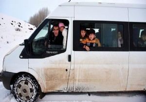 Karda mahsur kalan öğrencilerin imdadına ekipler yetişti