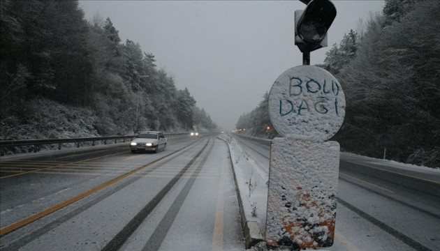 Bolu Dağı'nda kar yağışı başladı: Kar kalınlığı 5 santimetre