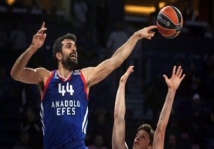 Anadolu Efes 4 maç sonra kazandı