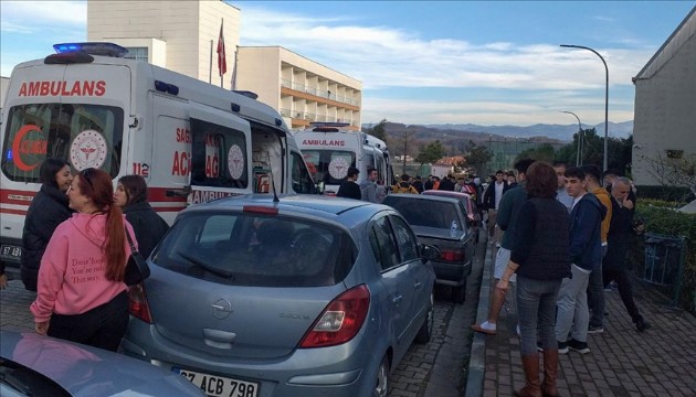 Zonguldak'ta yurtta kalan 34 öğrenci gıda zehirlenmesi şüphesiyle hastaneye kaldırıldı