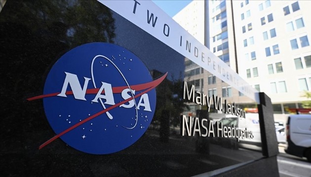 NASA açıkladı: Ay'a iniş ertelendi!