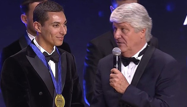 Toprak Razgatlıoğlu madalyasını aldı