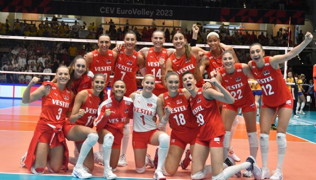 Milli voleybolcu, Japonya'daki depreme yakalandı!