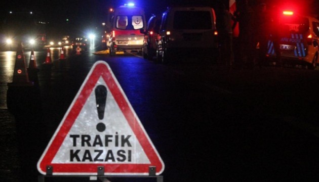 Trabzon'da kamyonet devrildi: 8 yaralı